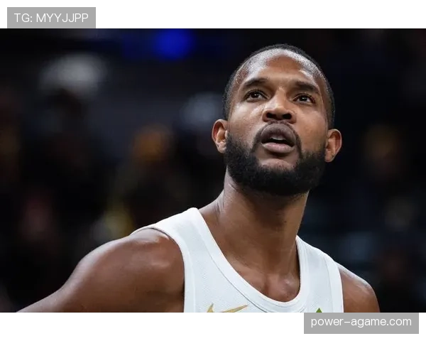 埃文·莫布里突破能力提升显著 拉开内线防守差距