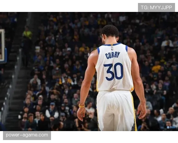 迈克·毕比单打效率提升区别库里，无球跑动促成关键得分