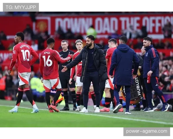 曼联的战术革命为何成笑柄？阵容矛盾撕裂红魔，争冠之路已成幻梦！